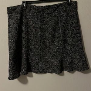 Worthington women’s skirt. Size 18, bottom edge ruffle. Very good condition.